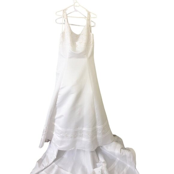 Oleg Cassini Women's A Line Caviar Beaded Weddiing Dress With Train - 20